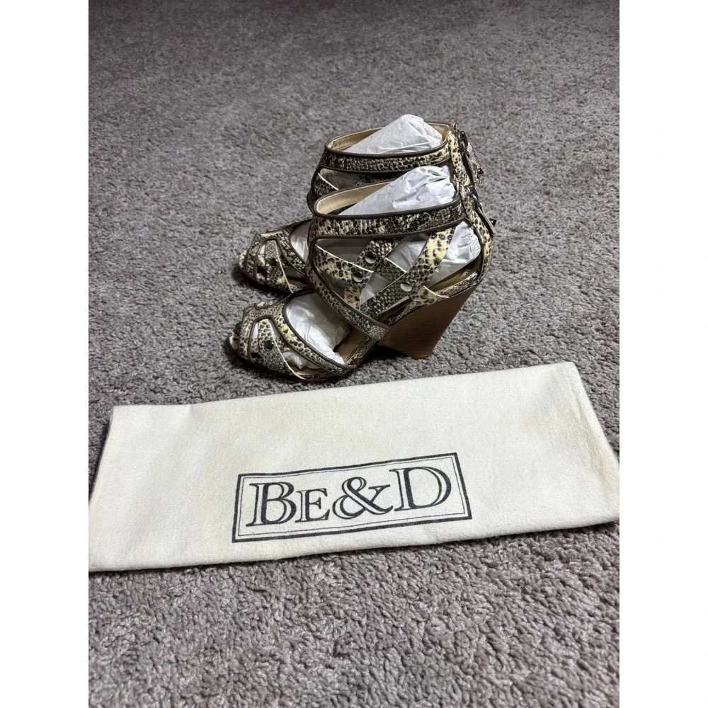 BE&D New York Snakeskin Embossed Leather Strappy Wedge Sandals Studded Grey 36.5